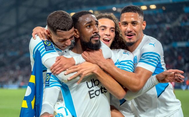 国际乒联最新单打排名：王楚钦、孙颖莎列榜首（最新乒坛单打榜出炉：王楚钦与孙颖莎双双登顶）