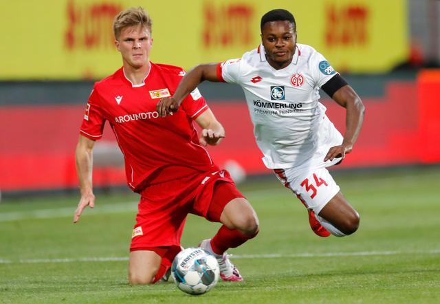 国安刚拿到足协杯冠军！就连夜官宣欧洲名帅到队执教，值得期待（足协杯夺冠后，国安连夜官宣欧洲名帅上任，令人期待）