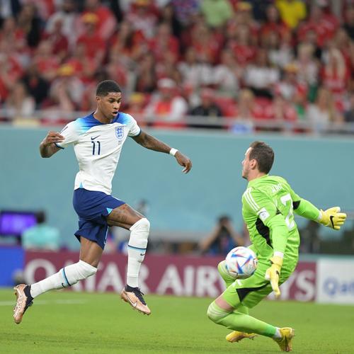 詹姆斯生涯关键时刻出手至少4次投篮的比赛，命中率达59%（詹姆斯职业生涯关键时刻单场出手≥4次时，投篮命中率高达59%）