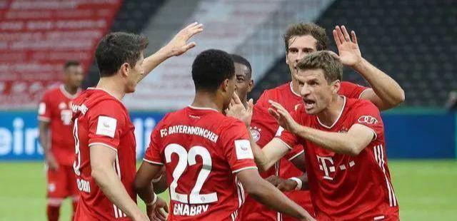 富安健洋：加盟阿贾克斯是全新开始，希望能成为年轻球员榜样（富安健洋：转投阿贾克斯开启新篇章，盼成年轻球员楷模）