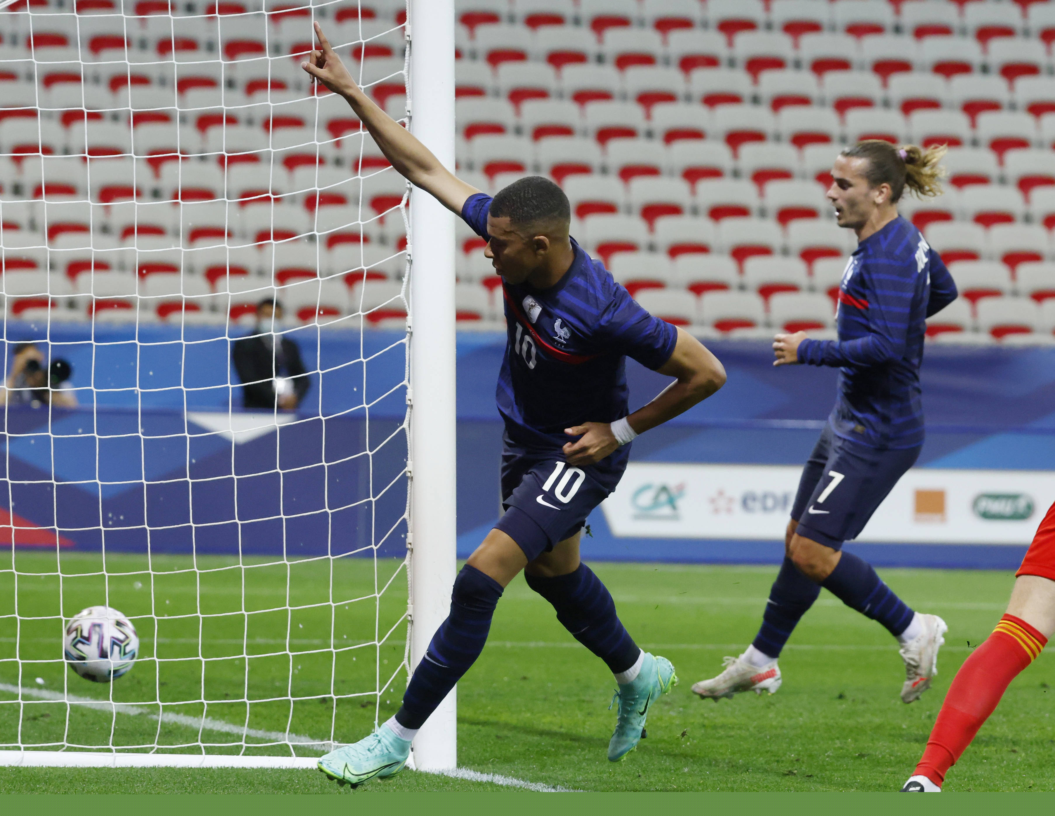 混团世界杯最新积分榜出炉：仅中日保持4场全胜，占据榜单前二！（混合团体世界杯积分榜更新：仅中国、日本四战全胜，稳居前二）