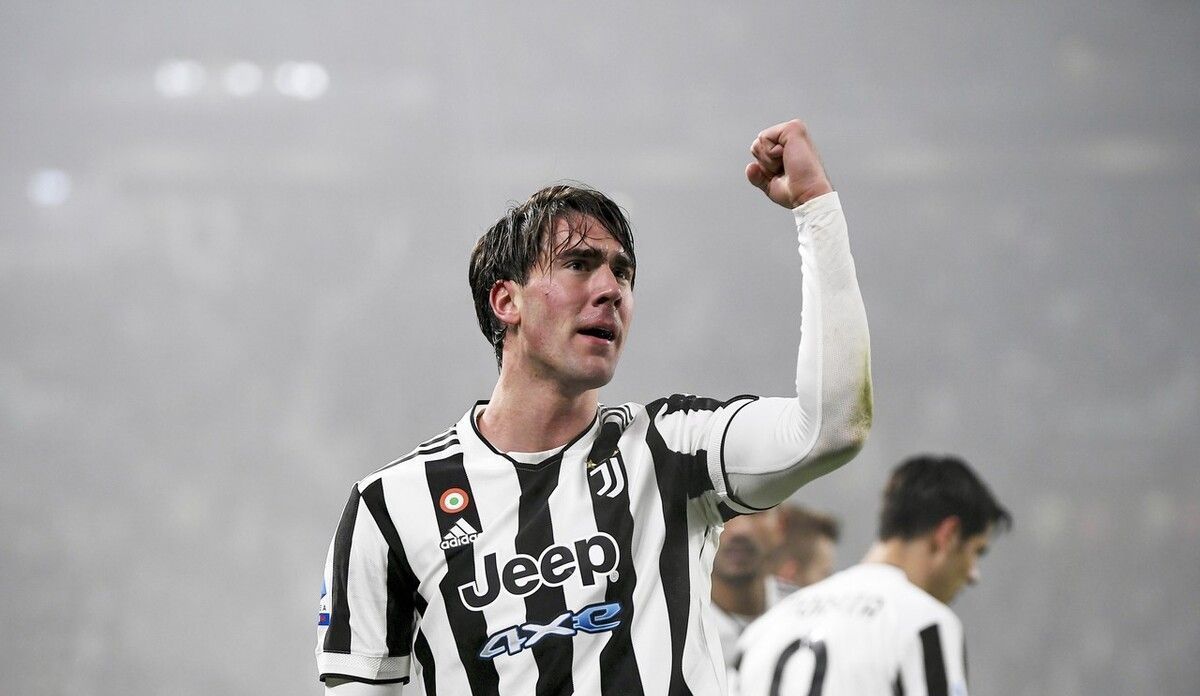 英超曼城与利物浦积分榜争夺白热化（曼城与利物浦英超榜首之争进入白热期）