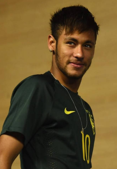 中超比赛亮点：上海海港2-1取胜山东泰山,（中超战报：上海海港2比1力克山东泰山）