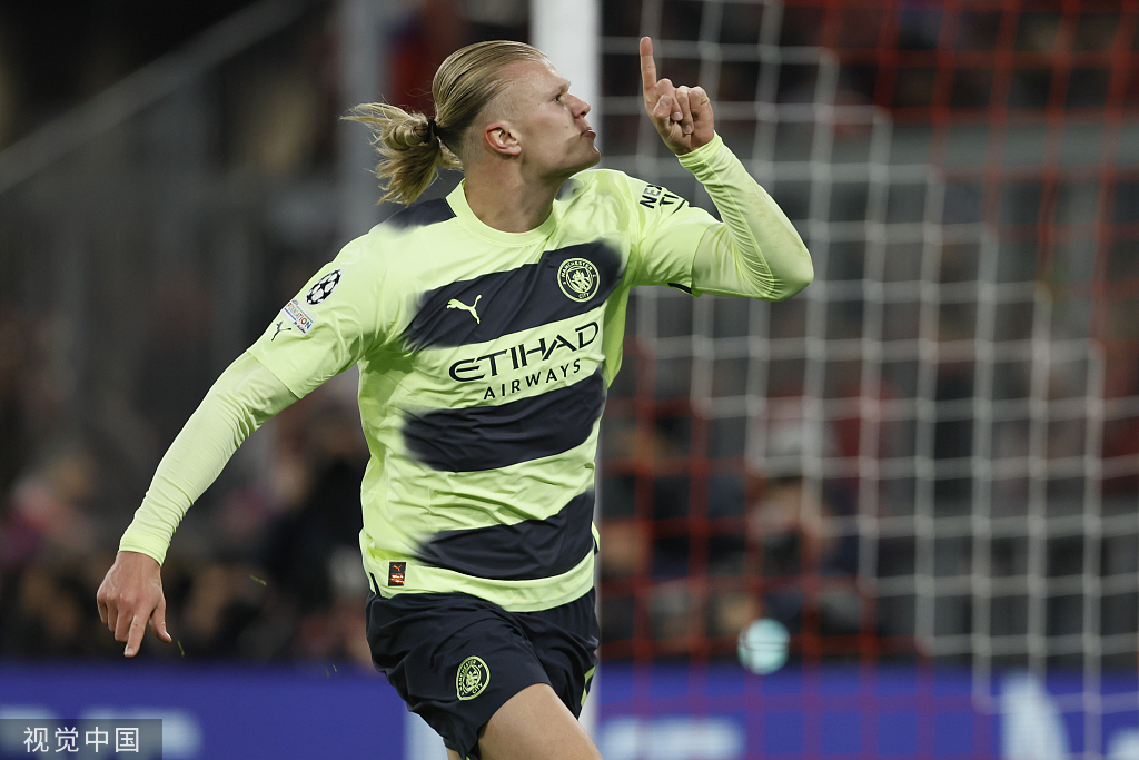 曼联考虑签下巴莱巴，期待填补中场空缺，暂无戈麦斯交易计划。（曼联有意引进巴莱巴补强中场，戈麦斯转会暂不推进）