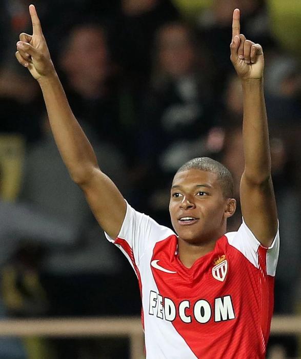 TA：皇马寻求引进后卫和中场；他们愿听取对罗德里戈的报价（TA：皇马寻求补强后卫与中场，同时对罗德里戈报价持开放态度）