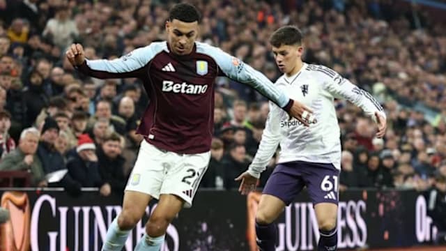 曼联后防频现漏洞遭球迷质疑（曼联防线屡现破绽，惹球迷不满）