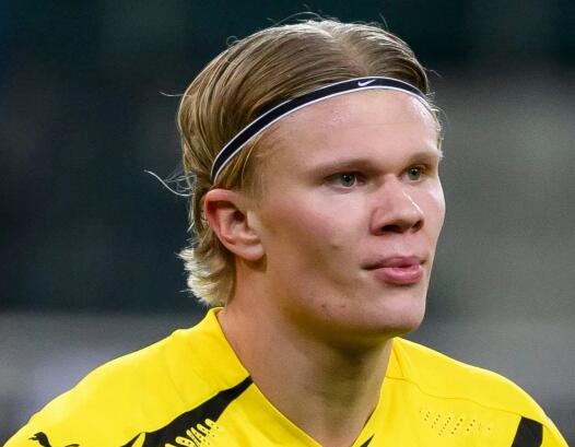 德甲战报：迪亚斯传射、杰克逊锁胜局，拜仁3-1圣保利（德甲：迪亚斯传射建功，杰克逊终结悬念，拜仁3-1力克圣保利）