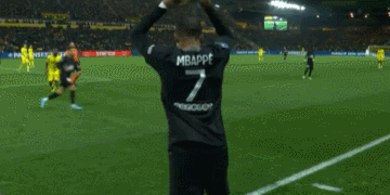 发疯了？里沙利松掐埃基蒂克脖子、推索博、肘击弗林蓬，均未染黄（里沙利松连出粗暴动作：掐埃基蒂克、推索博、肘击弗林蓬仍未吃黄牌）