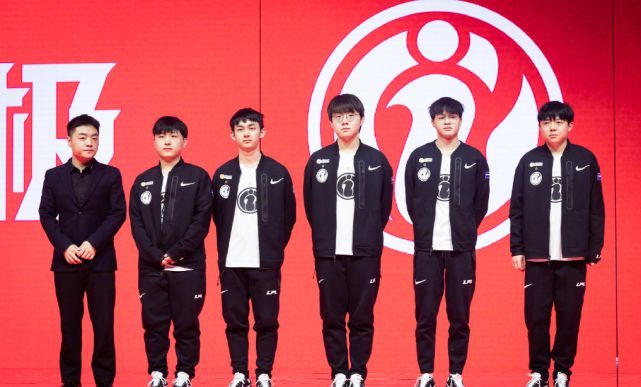 瘦到连站起身的力气都没有了，实在让人心疼，真心希望凯之能早日归来.