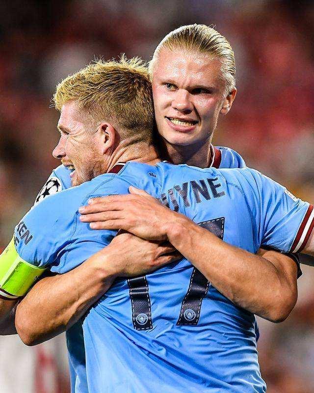 他立刻倒地 他立刻倒地